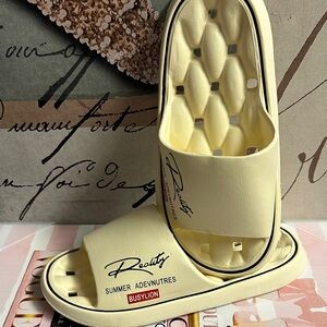 ❣️5|$25❣️Cream Slide Sandals for Women